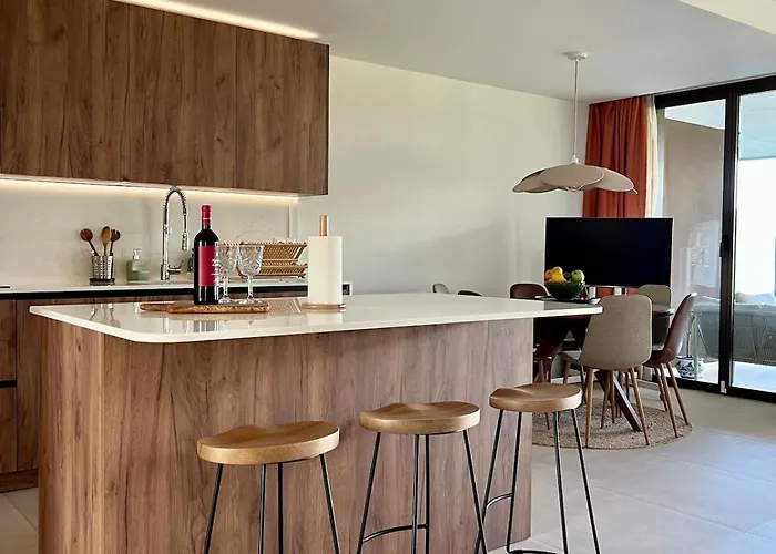 Stunning Coastal Retreat Between Mountain And Sea! Apartamento Estepona