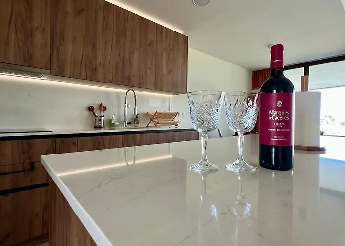 Stunning Coastal Retreat Between Mountain And Sea!