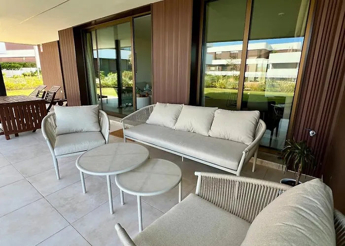 Stunning Coastal Retreat Between Mountain And Sea!