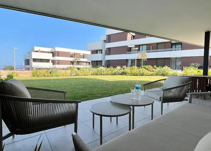 Apartamento Stunning Coastal Retreat Between Mountain And Sea!