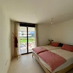 아파트 Stunning Coastal Retreat Between Mountain And Sea! 에스테포나