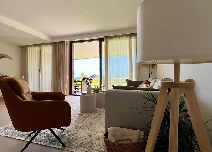 Stunning Coastal Retreat Between Mountain And Sea! Apartamento