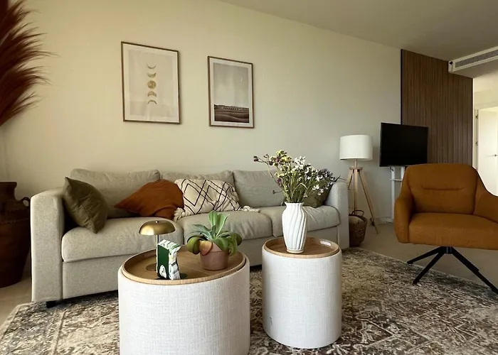 Stunning Coastal Retreat Between Mountain And Sea!