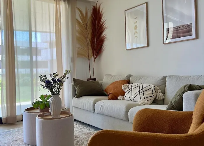 Stunning Coastal Retreat Between Mountain And Sea! Apartamento Estepona