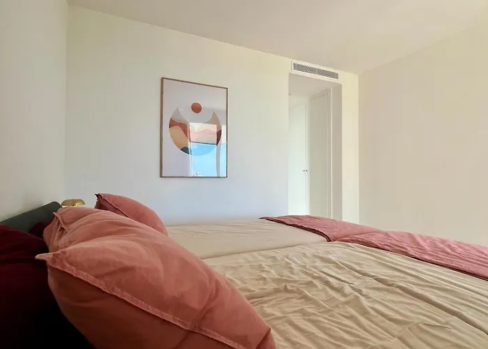 Stunning Coastal Retreat Between Mountain And Sea!