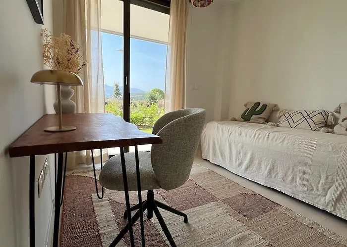 Stunning Coastal Retreat Between Mountain And Sea! Estepona